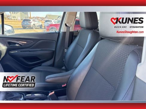 Used 2021 Buick Encore Preferred w/ Safety Package image 21