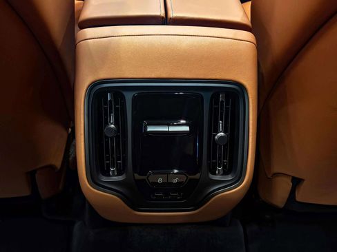 New 2026 Aston Martin DBX 707 image 33