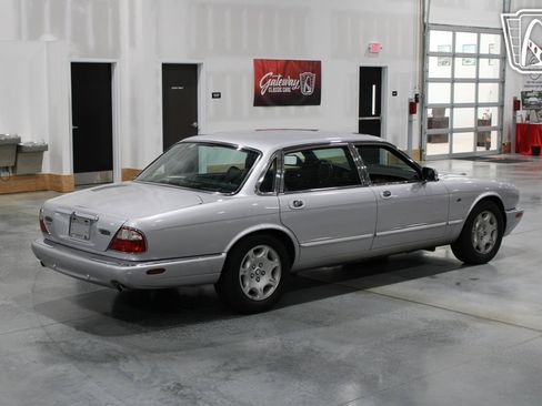 Used 2002 Jaguar XJ8 L RWD image 33