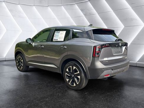 Used 2025 Nissan Kicks SV AWD/4WD image 3