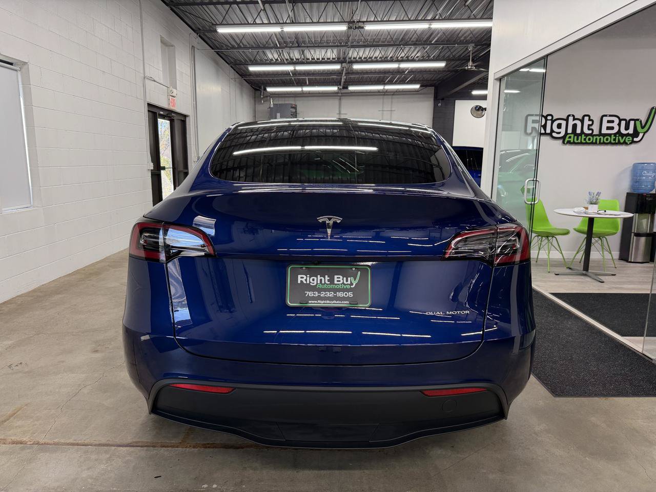 Used 2024 Tesla Model Y Long Range AWD/4WD image 5