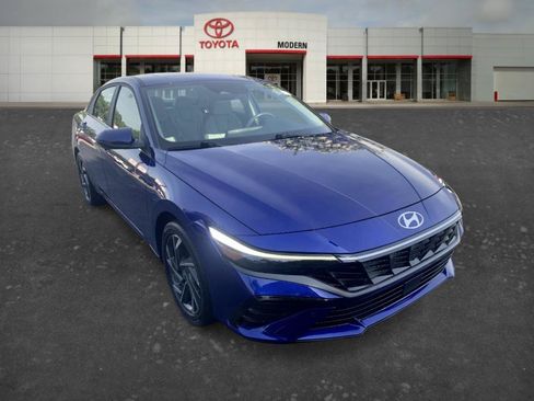 Used 2024 Hyundai Elantra Limited FWD image 3