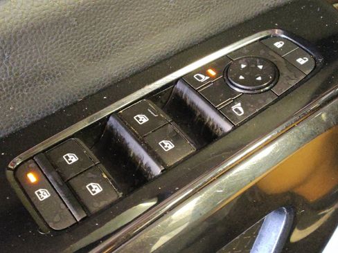 Used 2022 Nissan Pathfinder SV AWD/4WD image 27