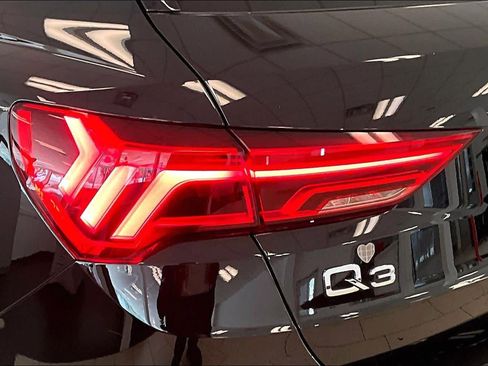 Used 2022 Audi Q3 2.0T Premium AWD/4WD image 27