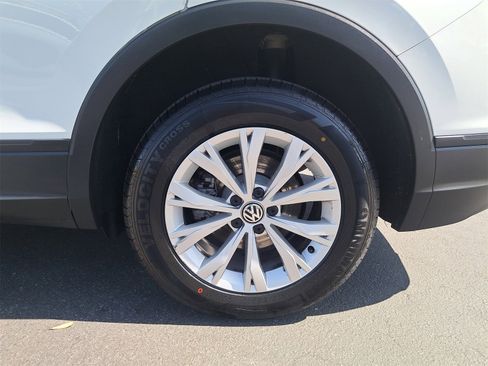 Used 2020 Volkswagen Tiguan S image 30