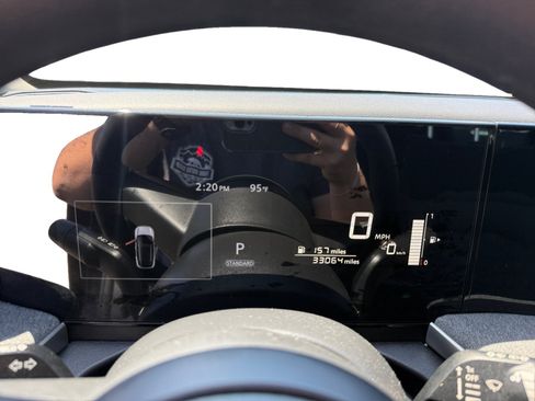 Used 2025 Nissan Kicks SV AWD/4WD image 12