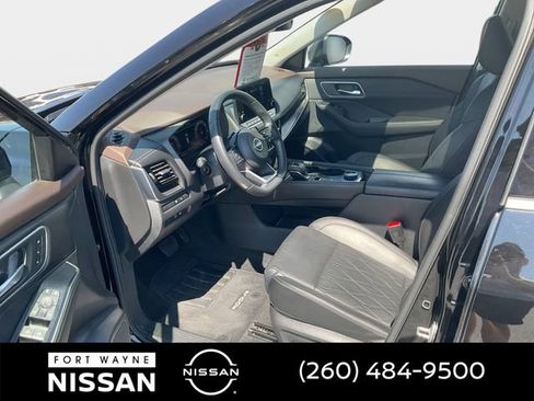 Used 2023 Nissan Rogue Platinum w/ Platinum Premium Package AWD/4WD image 12