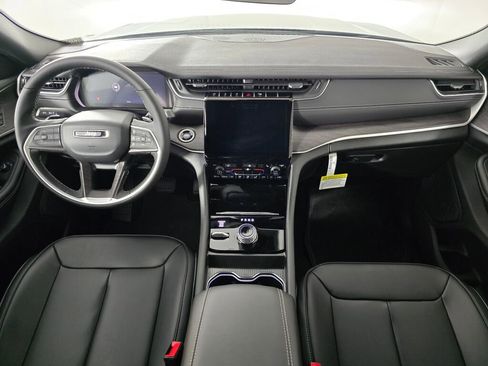 New 2025 Jeep Grand Cherokee Limited w/ Black Appearance Package image 18