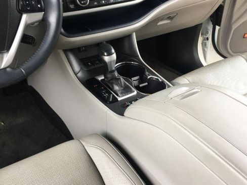 Used 2016 Toyota Highlander Limited FWD image 21