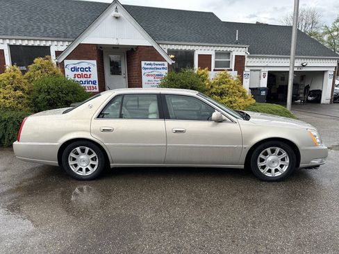 Used 2008 Cadillac DTS FWD image 9