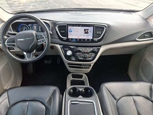 Used 2022 Chrysler Pacifica Touring-L AWD/4WD image 15