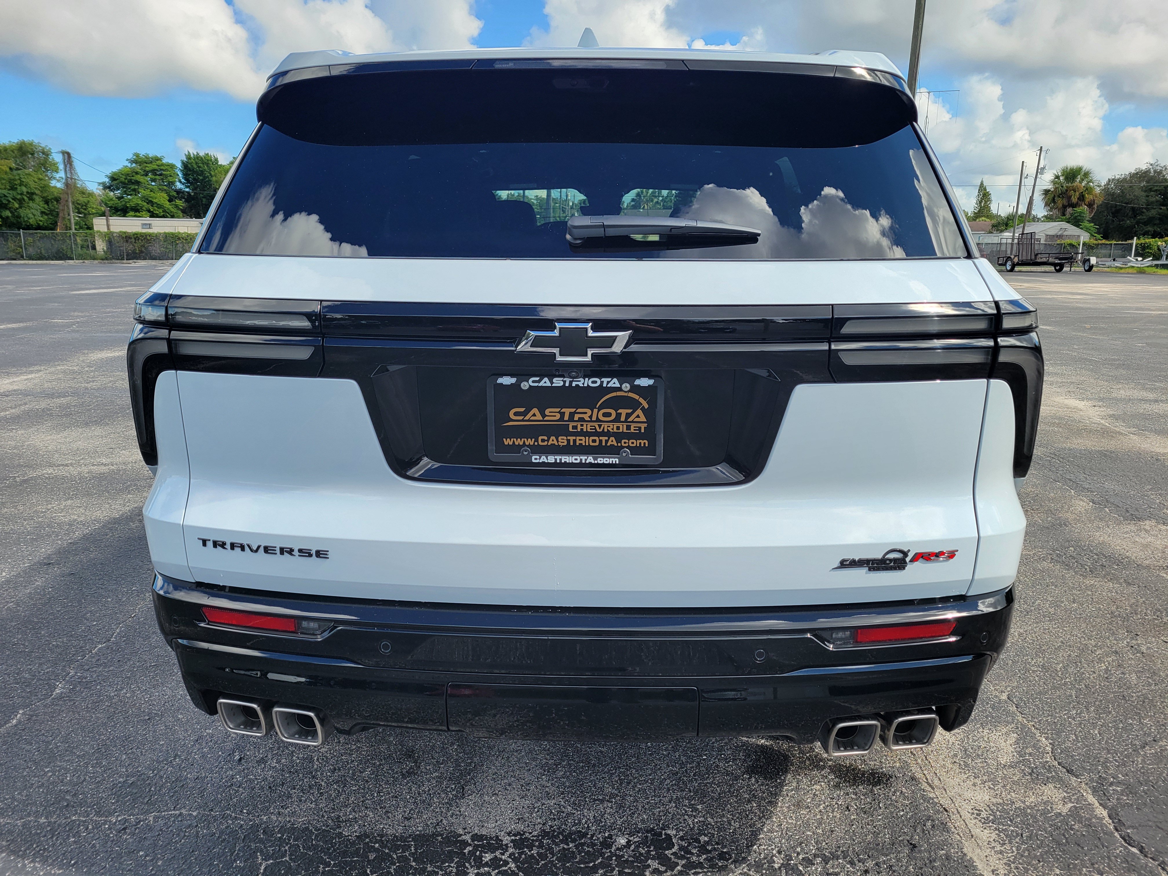 New 2027 Chevrolet Traverse RS w/ LPO, Floor Liner Package FWD image 6