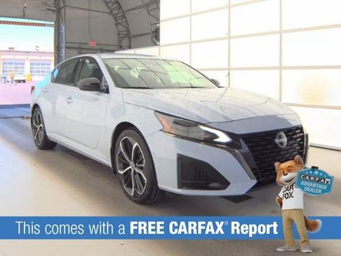 Used 2025 Nissan Altima 2.5 SR FWD image 2