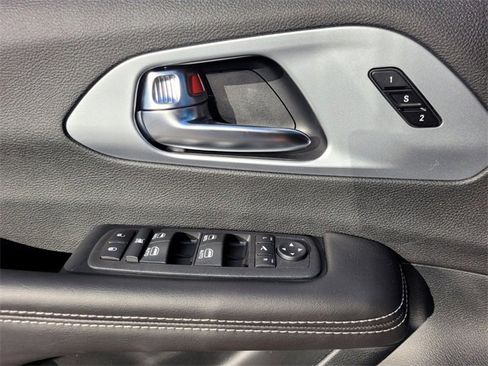 New 2026 Chrysler Pacifica Limited w/ Trailer Tow Group image 23