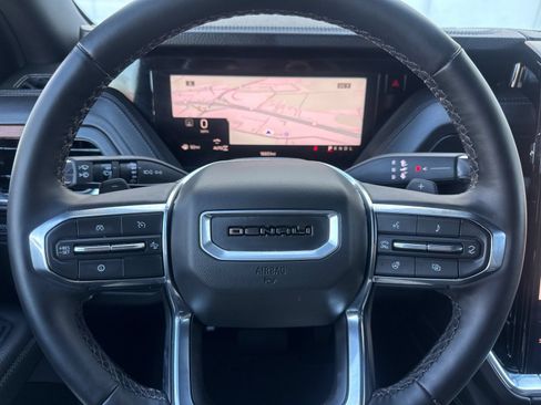 Used 2025 GMC Yukon XL Denali AWD/4WD image 27