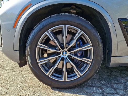 Used 2024 BMW X5 xDrive40i w/ M Sport Package AWD/4WD image 8