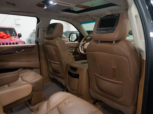 Used 2016 Cadillac Escalade ESV Platinum AWD/4WD image 42
