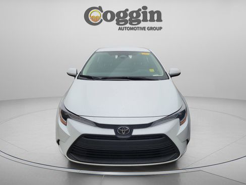 Used 2025 Toyota Corolla LE image 9