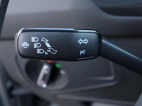 Used 2022 Volkswagen Tiguan SE w/ Panoramic Sunroof Package image 35