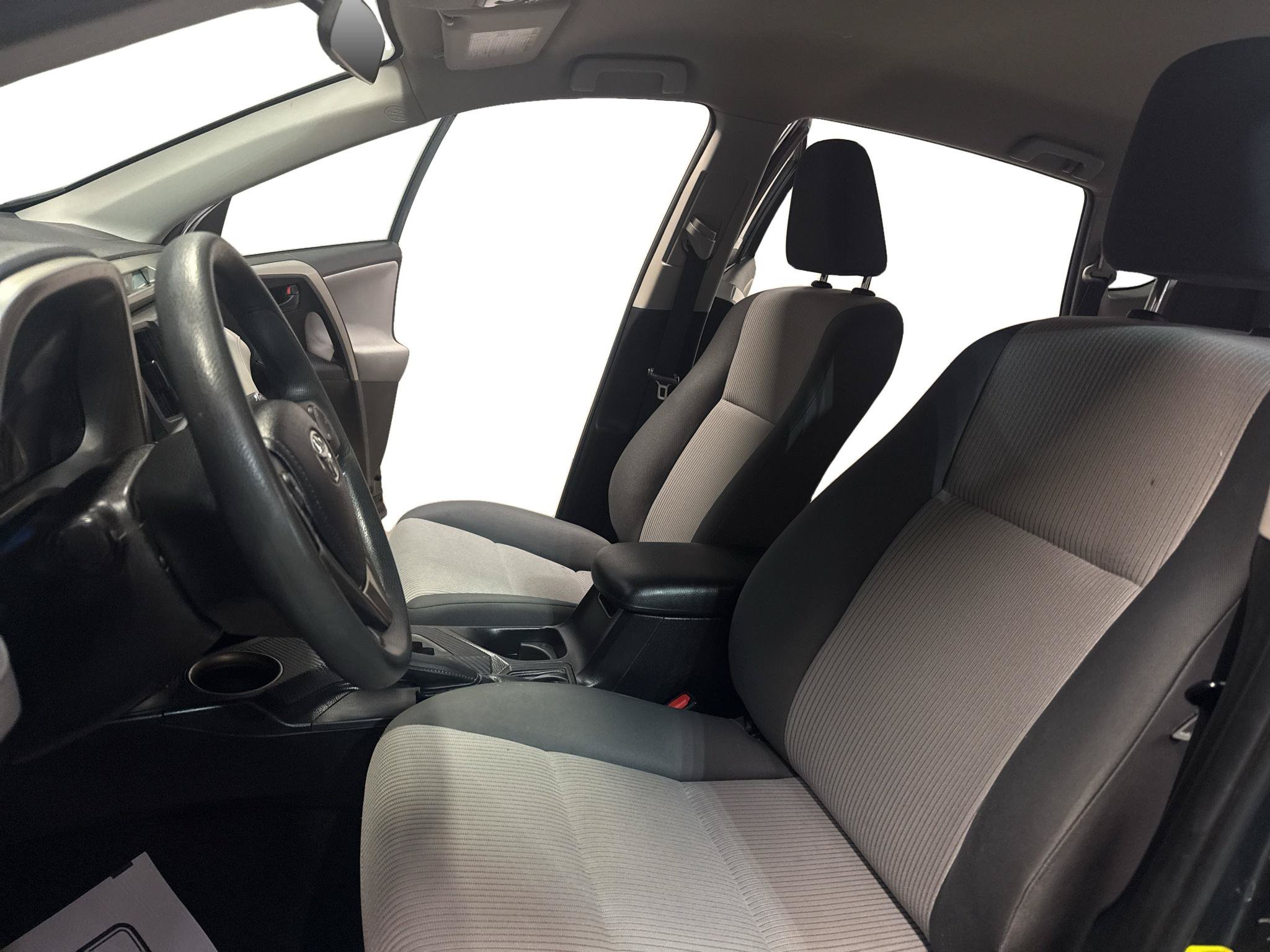 Used 2015 Toyota RAV4 LE AWD/4WD image 10