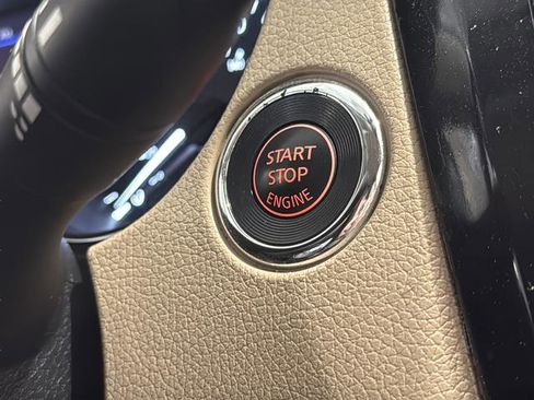 Used 2020 Nissan Rogue SL w/ Premium Package image 32