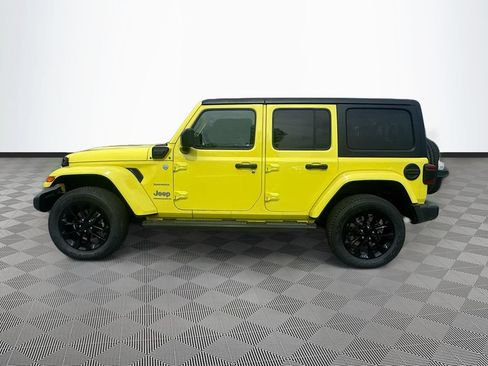 Used 2023 Jeep Wrangler Unlimited Sahara w/ Cold Weather Group AWD/4WD image 9