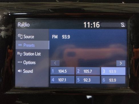 Used 2018 Toyota Camry SE FWD image 25