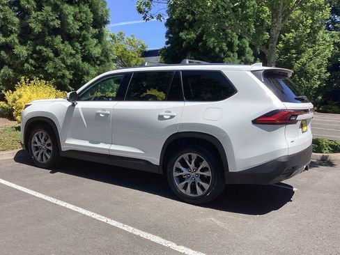 Used 2024 Toyota Grand Highlander AWD image 9