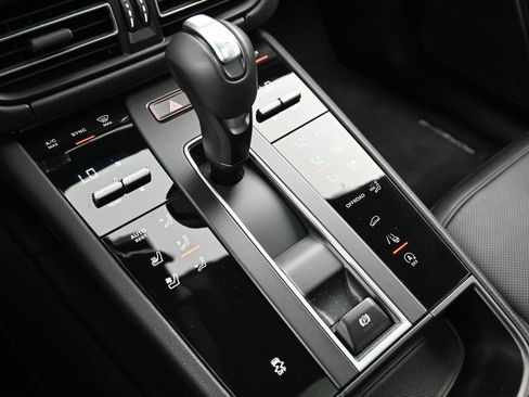 Certified 2026 Porsche Macan AWD/4WD image 21