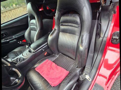 Used 2004 Chevrolet Corvette Convertible w/ Preferred Equipment Group RWD image 28