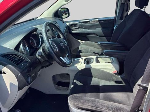 Used 2016 Dodge Grand Caravan SXT w/ Rear Park Assist Package FWD image 2