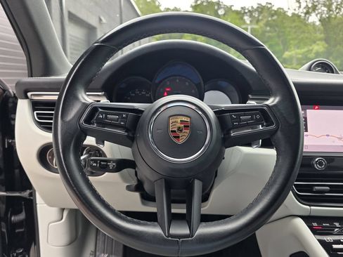 Certified 2023 Porsche Macan S AWD/4WD image 28