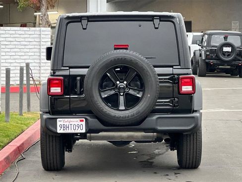 Used 2022 Jeep Wrangler Unlimited Sport image 5