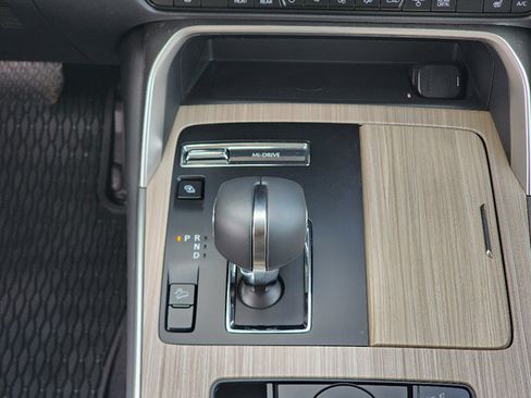 Certified 2025 MAZDA CX-70 Plug-In Hybrid w/ Premium Pkg image 18