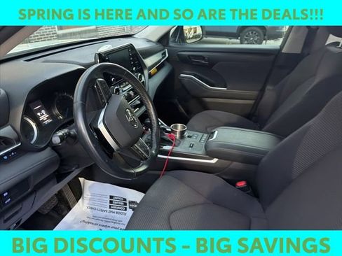 Used 2021 Toyota Highlander LE image 9