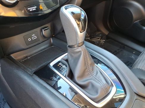 Used 2022 Nissan Rogue Sport SV image 19