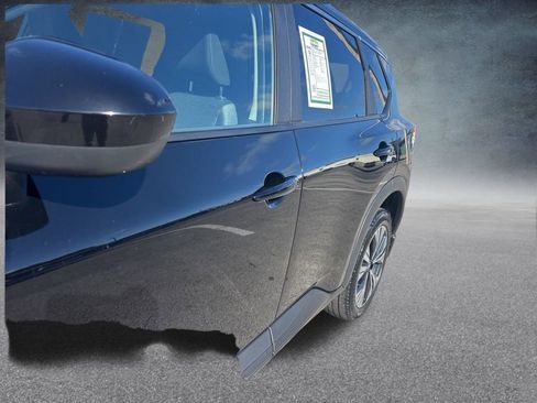 Used 2023 Nissan Rogue SV image 16