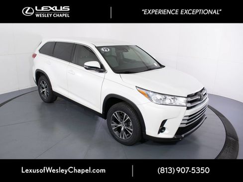 Used 2019 Toyota Highlander LE FWD image 2