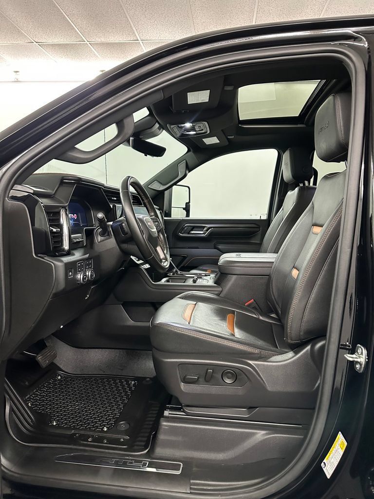 Used 2025 GMC Sierra 2500 AT4 w/ AT4 Premium Plus Package AWD/4WD image 11