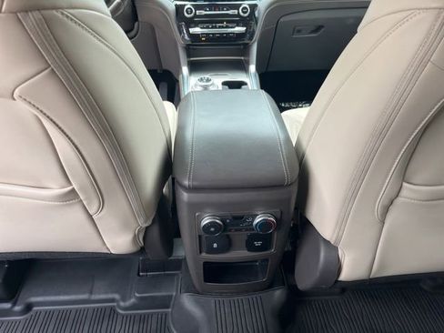 Used 2021 Ford Explorer Platinum w/ Equipment Group 601A AWD/4WD image 17