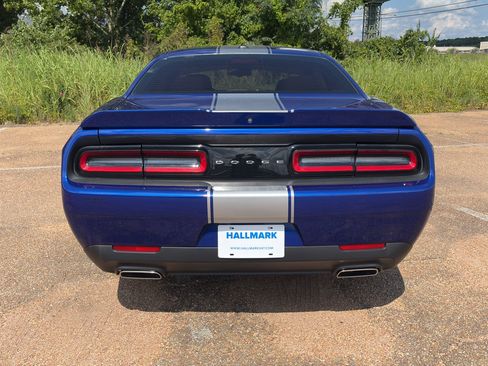 Used 2022 Dodge Challenger SXT RWD image 5