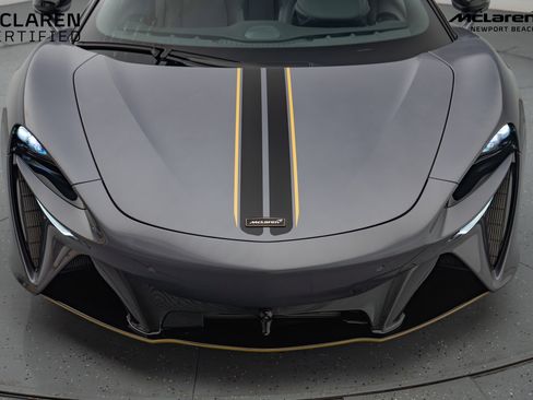 Used 2025 McLaren Artura Spider image 10