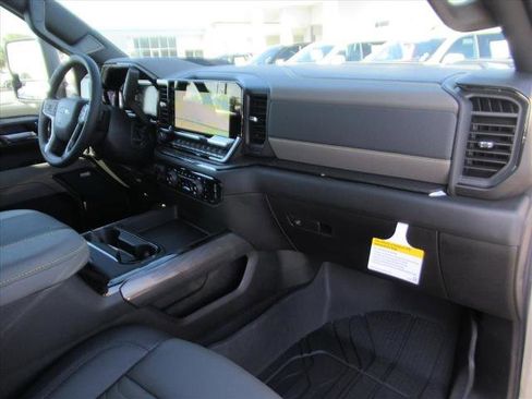 New 2026 Chevrolet Silverado 2500 ZR2 image 13