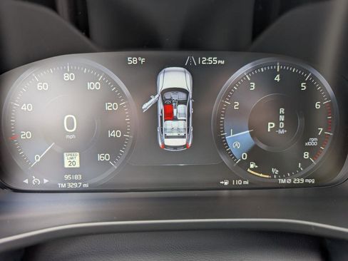 Used 2020 Volvo XC40 T5 Momentum image 18