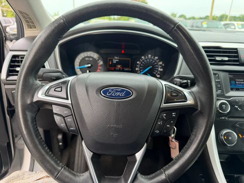 Used 2015 Ford Fusion SE w/ Equipment Group 201A FWD image 16