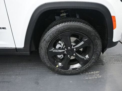 New 2025 Jeep Grand Cherokee Altitude AWD/4WD image 41