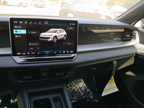 New 2026 Volkswagen Tiguan SE R-Line AWD/4WD image 17