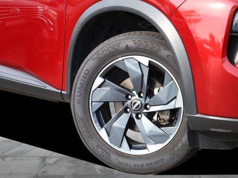 Used 2025 Nissan Rogue SV AWD/4WD image 3
