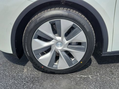 Used 2021 Tesla Model Y Long Range AWD/4WD image 5