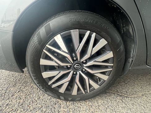 Used 2025 Nissan Altima 2.5 SV FWD image 11